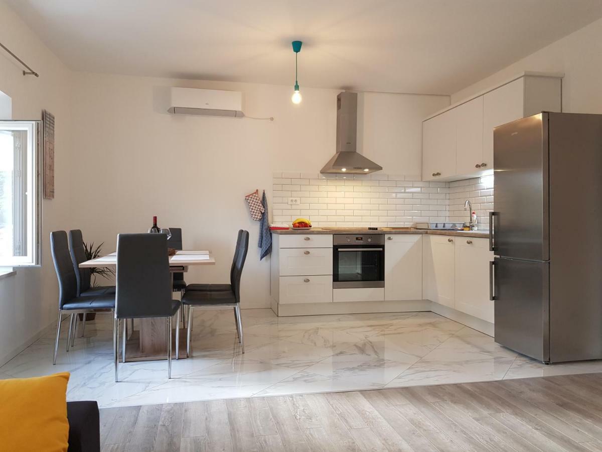 Apartment Voyager Дубровник Екстериор снимка